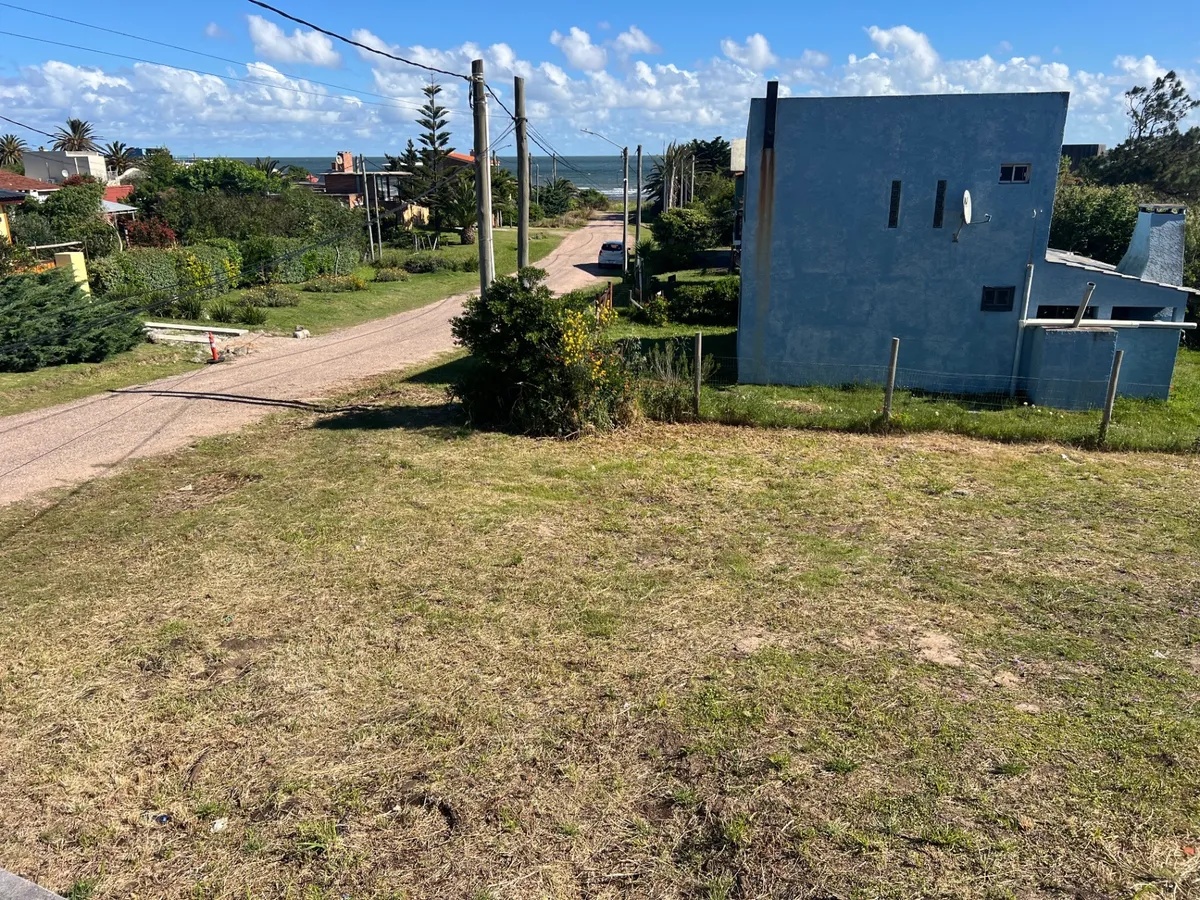 LAS FLORES VENTA TERRENO