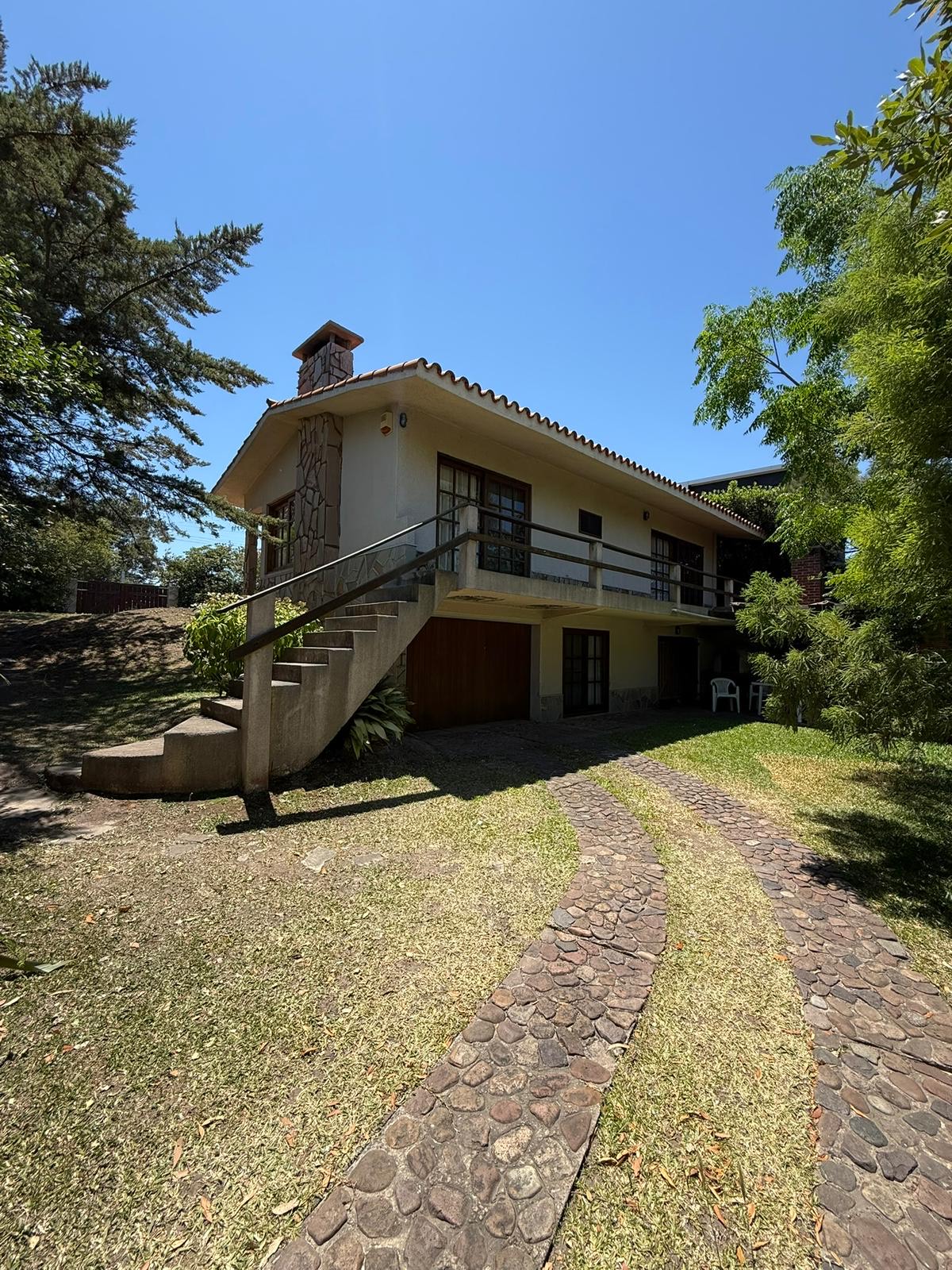 A 50m del mar, Las Flores